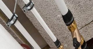 Замена труб водоснабжения в квартире: цена от 2101 руб. - СантехДомМси